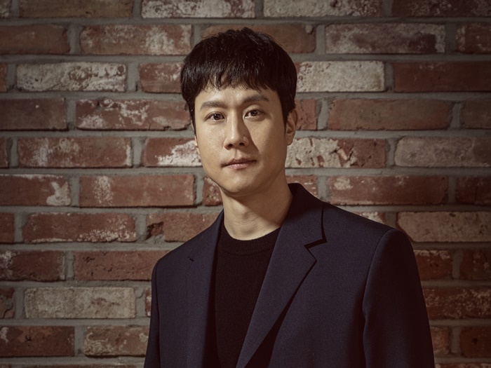 배우 정우가 영화 ‘이웃사촌’(감독 이환경)으로 돌아왔다. /리틀빅픽처스