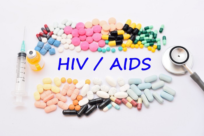 HIV를 100% 완치할 수 있는 치료제나 백신은 아직 개발되지 않았지만, 의학 발달 덕분에 이제는 하루 한 알을 지속적으로 복용하면 HIV 감염자들의 증상을 완화 및 억제할 수 있는 수준까지 가능해졌다. / 게티이미지뱅크