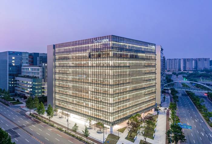 한국테크놀로지그룹의 한국아트라스비엑스 흡수합병 추진에 대해 금융감독원이 정정신고서를 요구했다.