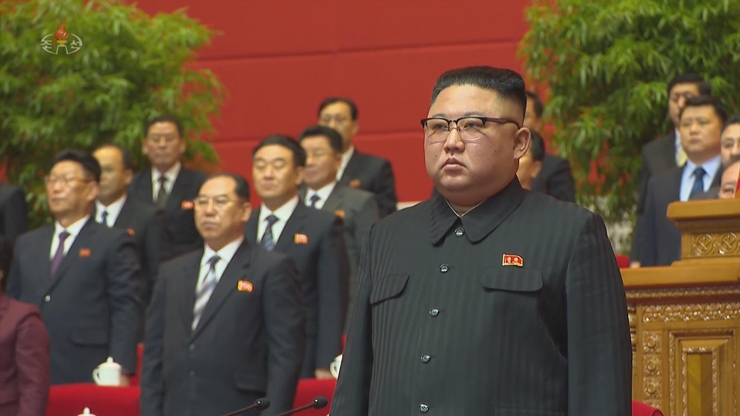 북한 조선중앙TV는 지난 12일 평양에서 열린 노동당 제8차 대회가 상정된 의정들에 대한 토의를 성과적으로 마치고 폐막되었다고 13일 보도했다. /조선중앙TV-뉴시스