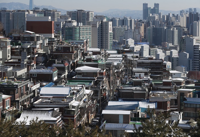 재개발 지역으로 꼽히는 서울 종로구 창신동 일대 다세대주택 밀집지역 모습. / 뉴시스