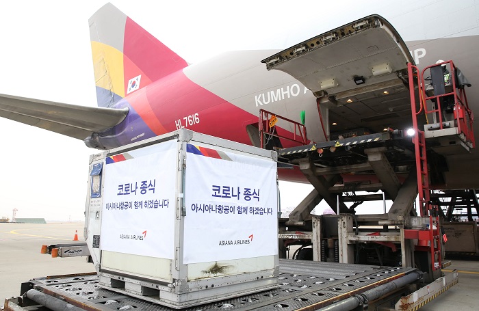 아시아나항공이 국내에서 생산된 러시아 코로나19 백신 스푸트니크V를 인천에서 모스크바로 운송했다. / 아시아나항공