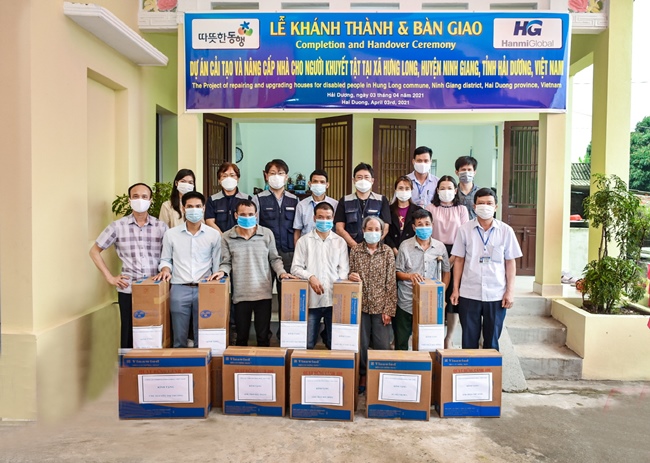 한미글로벌은 사회복지법인 따뜻한동행과 함께 ‘2020년 베트남 공간복지 지원사업’을 12일 완료했다고 밝혔다. 사진은 ‘2020 베트남 공간복지 지원사업’ 완공식 행사 모습 / 한미글로벌