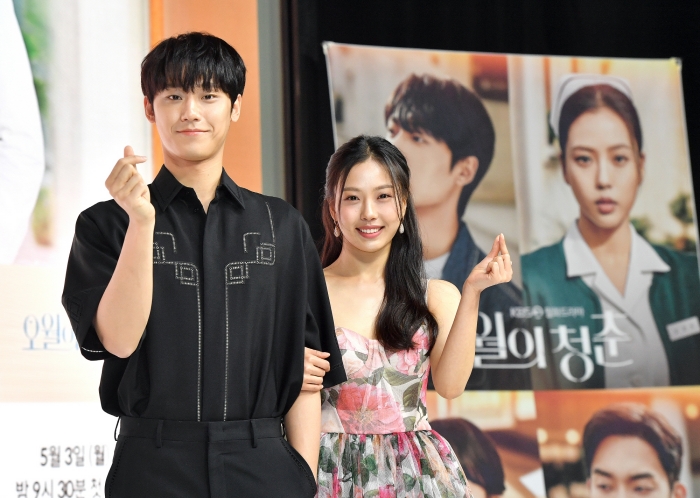 애틋한 로맨스 연기를 선보일 이도현(왼쪽)과 고민시/ KBS2TV