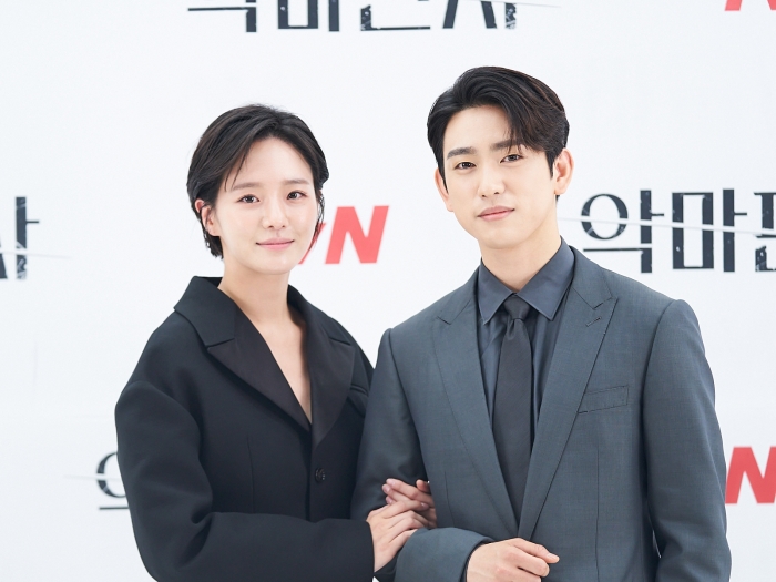 로맨스 호흡을 예고하는 진영(오른쪽)과 박규영 / tvN