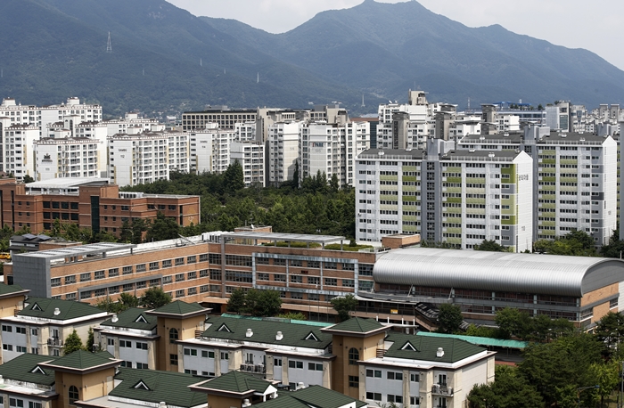 서울의 집값 상승으로 경기도 등 수도권으로 이주하는 인구가 늘고 있다. 사진은 하남 지역의 아파트. /뉴시스