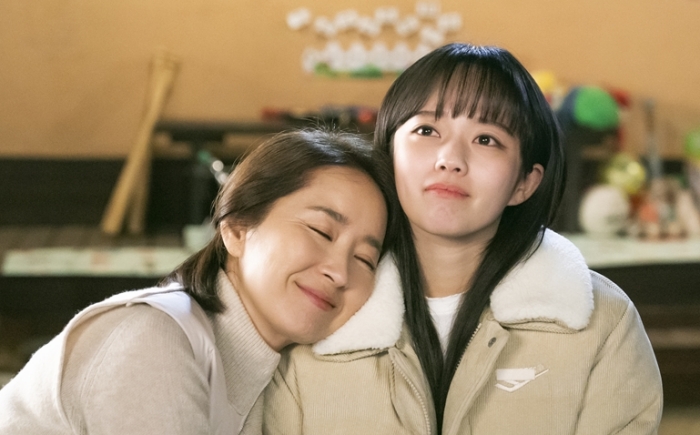 정지소(오른쪽)와 모녀 사이로 호흡하는 윤유선 / KBS2TV ‘이미테이션’