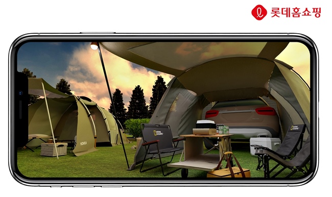 롯데홈쇼핑(대표 이완신)은 19일 가상현실(VR) 기술을 활용한 테마별 캠핑장을 구현하고, 캠핑 간접 체험은 물론 인기 캠핑용품 구매도 가능한 비대면 쇼핑 콘텐츠를 선보인다고 밝혔다. / 롯데홈쇼핑