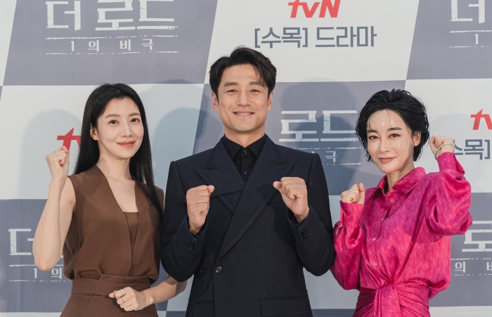 ‘더 로드: 1의 비극’으로 만난 (왼쪽부터) 윤세아‧지진희‧김혜은 / tvN