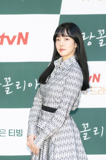 ‘멜랑꼴리아’로 2년 만에 시청자 앞에 서는 임수정. /tvN
