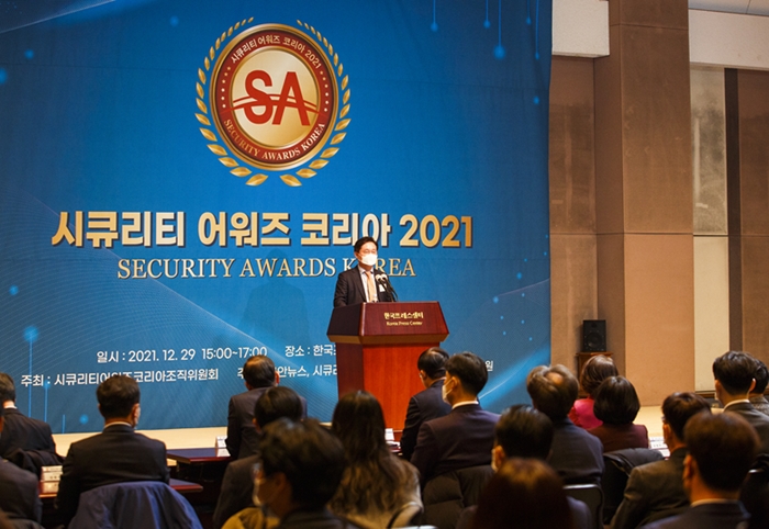 ‘시큐리티 어워즈 코리아 2021(Security Award Korea)’ 시상식이 12월 29일 한국프레스센터 20층 국제회의장에서 개최됐다. 사진은 최정식 시큐리티어워즈코리아조직위원회 위원장이 개회사를 하고 있는 모습 / 시큐리티어워즈코리아조직위원회