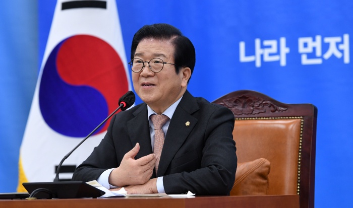 박병석 국회의장이 6일 서울 여의도 국회에서 신년 기자회견을 하고 있다. /뉴시스·공동취재사진