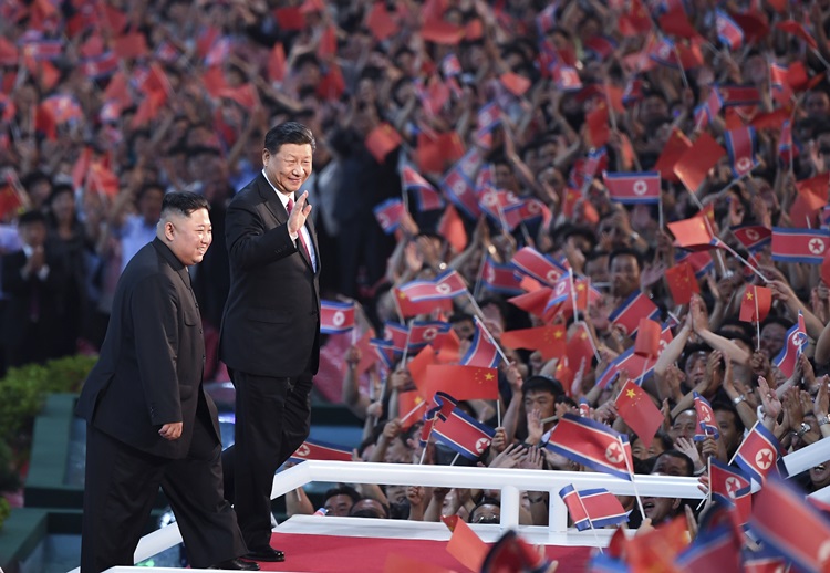 대집단체조를 관람하기 위해 능라도 5.1경기장을 찾은 시진핑 주석과 김정은 위원장. /신화-뉴시스