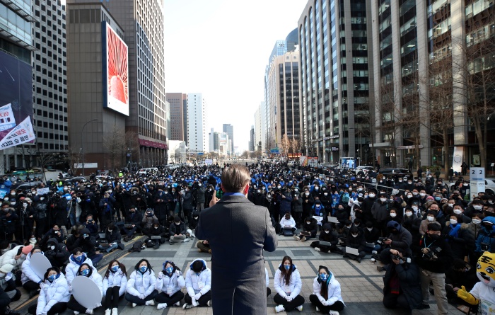이재명 더불어민주당 대선 후보가 17일 서울 청계광장에서 유세를 열고 지지를 호소하고 있다. /뉴시스·국회사진기자단