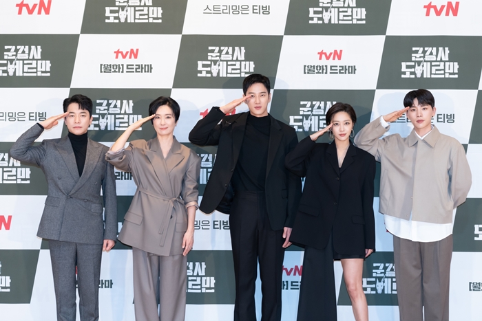 ‘군검사 도베르만’이 신선한 군법정물을 예고한다. /tvN