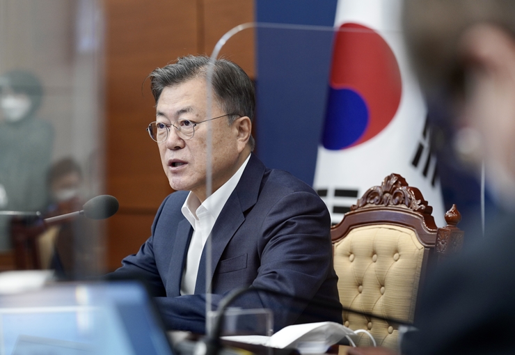 문재인 대통령이 21일 청와대 여민관에서 열린 수석보좌관회의에서 발언하고 있다. /뉴시스