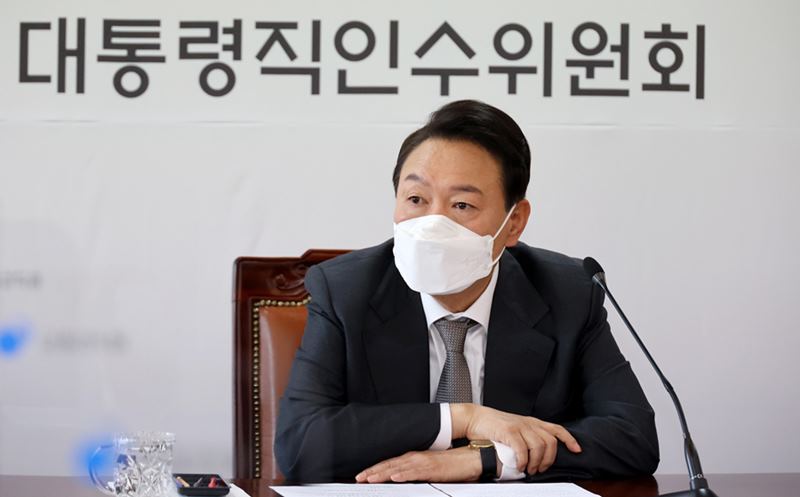 한국갤럽가 윤석열 대통령 당선인의 향후 5년간 직무수행 전망을 조사한 결과 55%가 '긍정적'으로 답했다.