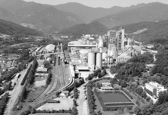 쌍용씨앤이 동해공장에서 지난 4일 전기폭발 사고가 발생해 2명의 노동자가 부상을 입었다. /쌍용씨앤이