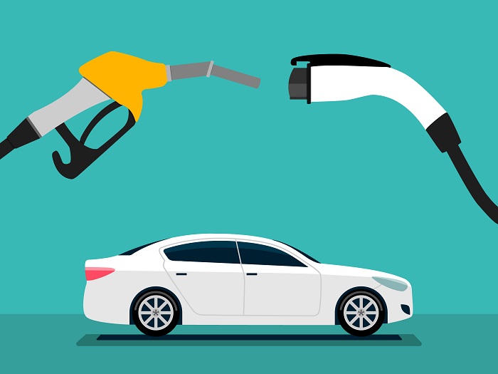 연료와 전기를 동시에 사용하는 하이브리드 차량에 대한 혜택이 내년부터 또 줄어든다. / 게티이미지뱅크