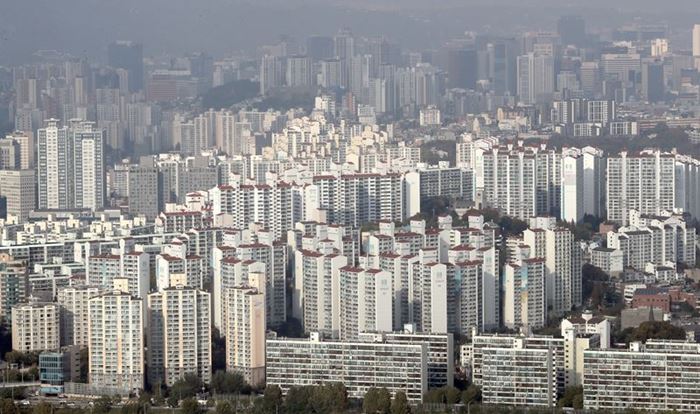 서울 주택 거래 중 증여 비중이 12.5%로 집계되면서 역대 최고치를 기록했다. /뉴시스