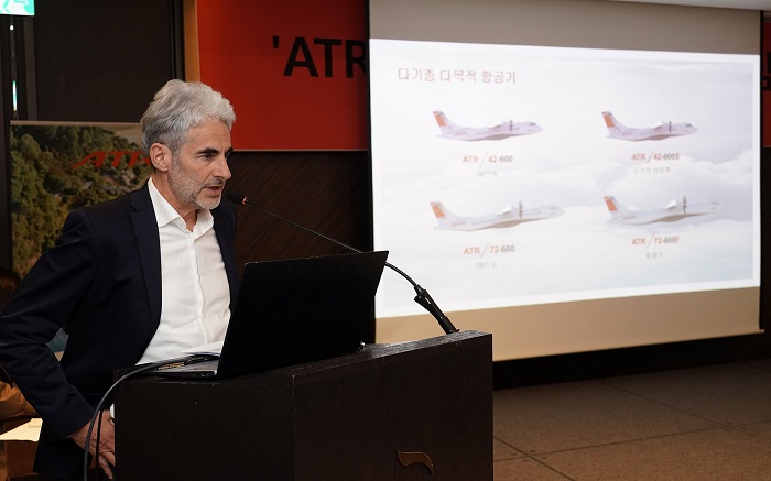 장 다니엘 코자우브스키 ATR 세일즈 디렉터(사진)는 ATR 터보프롭 항공기를 이용하면 한국 내에서 동서 지역을 잇는 등 새로운 내륙 노선 취항이 가능하다고 설명했다.  / ATR