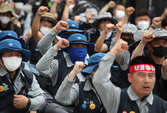 현대중공업그룹 조선3사 노조가 본격적인 투쟁에 돌입하면서 파업이 임박한 모습이다. /뉴시스