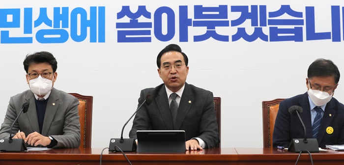 박홍근 더불어민주당 원내대표가 6일 오전 서울 여의도 국회에서 열린 원내대책회의에서 발언하고 있다. /뉴시스