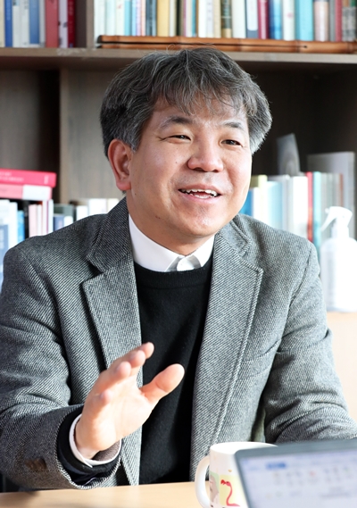 박진옥 이사는 혈연중심 가족제도가 약화되고 있는 것을 무연고 사망자 증가 원인 중 하나로 꼽았다. / 사진=김현수 기자