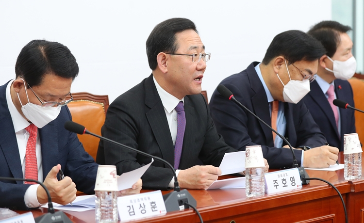 주호영 국민의힘 원내대표가 26일 오전 서울 여의도 국회에서 열린 비상대책위원회 회의에서 발언하고 있다. / 뉴시스