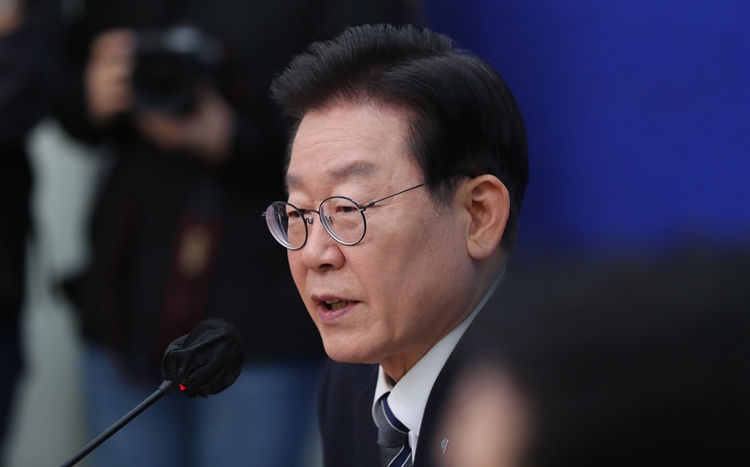 이재명 더불어민주당 대표가 30일 오전 서울 여의도 국회에서 기자간담회를 열고 검찰 출석과 관련한 입장을 밝히고 있다. / 뉴시스