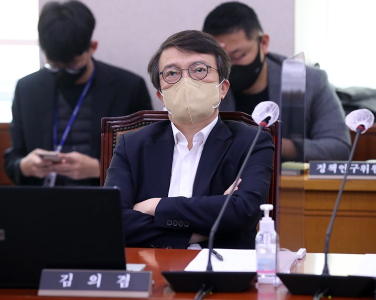 더불어민주당은 1일 김의겸 대변인을 고발한 대통령실을 상대로 맞고발 할 방침이라고 밝혔다. / 뉴시스