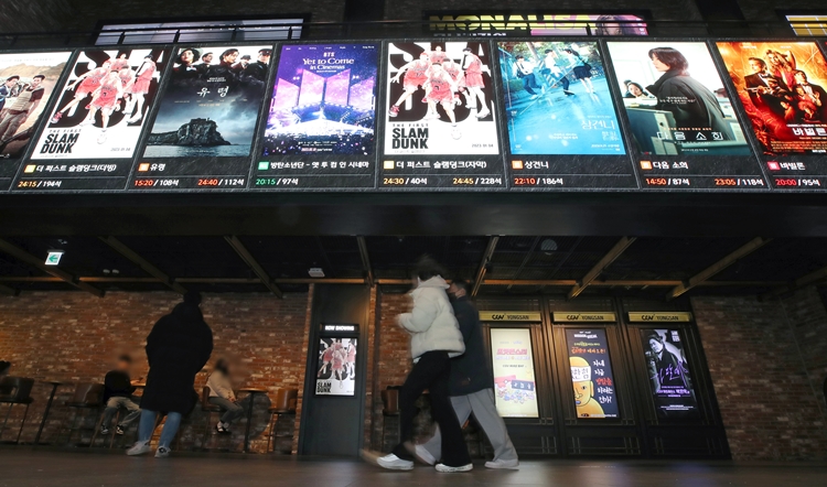 2월 극장가는 외화가 강세를 보인 가운데 한국영화의 부진이 이어졌다. 사진은 서울의 한 극장. / 뉴시스