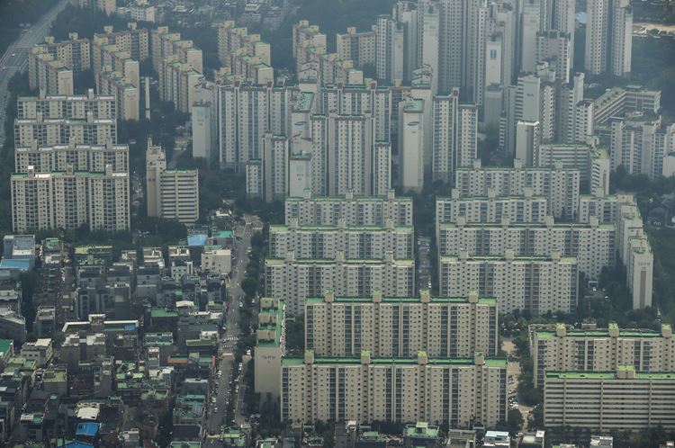 시사위크가 ‘부동산R114’로부터 제공받은 자료를 토대로 전수조사한 결과, 최근 1년간 서울 아파트의 전세가격이 평균 6.94% 하락한 것으로 나타났다. / 뉴시스