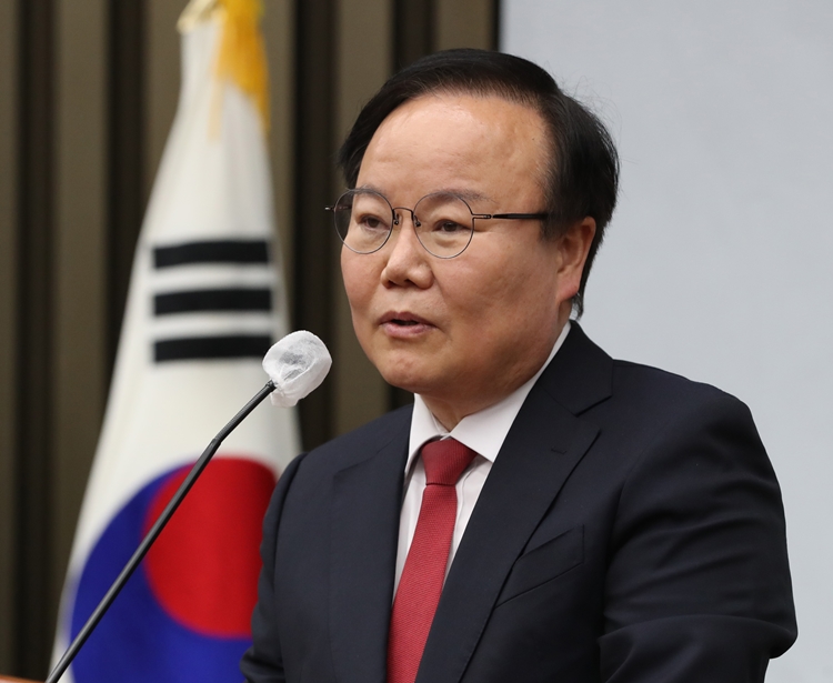 김재원 국민의힘 최고위원이 미국을 방문해 전광훈 사랑제일교회 목사를 치켜세우는 듯한 발언을 해 논란이 일고 있다. 즉각 국민의힘 내에서도 부적절한 발언이라는 비판이 나온다. / 뉴시스