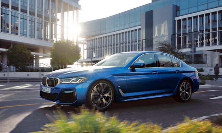 BMW가 올해 1분기 수입차 업계 판매 1위를 기록했다. BMW가 1분기 업계 판매 1위를 달성한 것은 2014년 이후 9년 만이다. / BMW