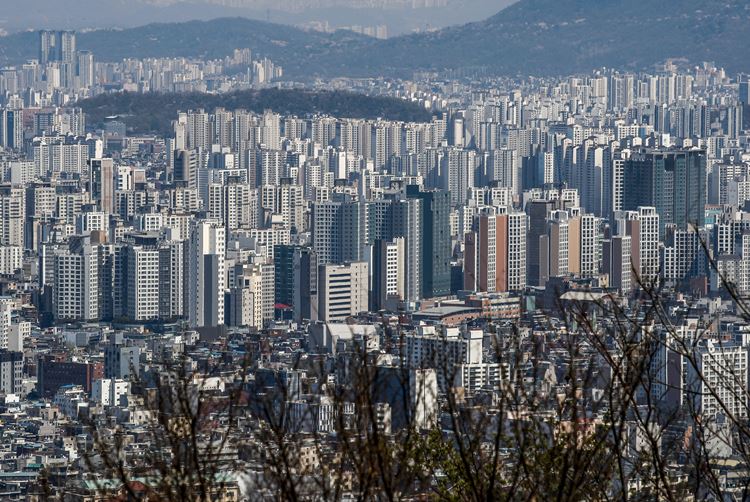 지난달 서울 아파트 전월세 거래 중 전세가 차지하는 비중이 60%를 넘어선 것으로 집계됐다. / 뉴시스