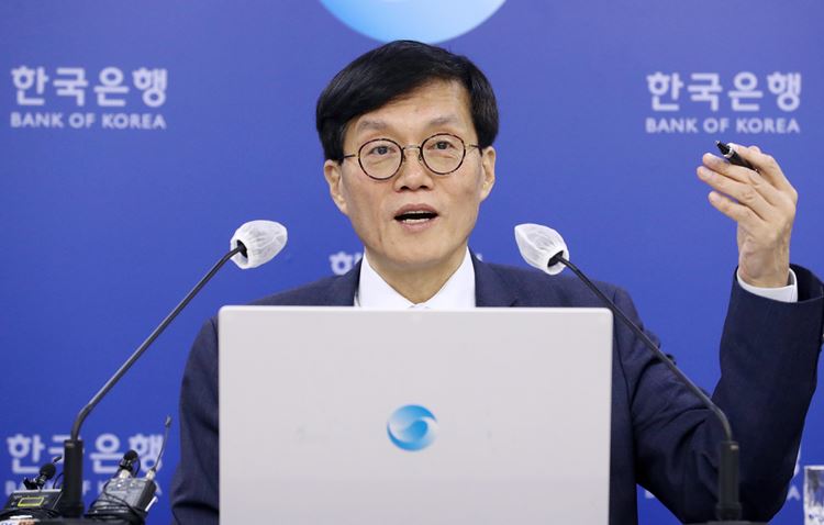 한국은행이 2월에 이어 이달까지 2회 연속 기준금리를 3.50%로 유지했다. 사진은 이창용 한은 총재 / 뉴시스