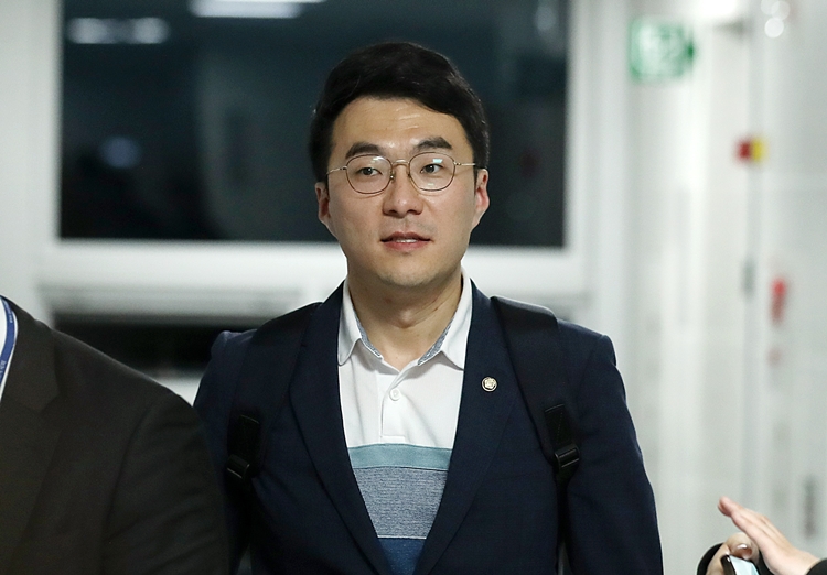  김남국 더불어민주당 국회의원이 14일 가상자산 투자 논란이 지속되자 자진 탈당했다. / 뉴시스