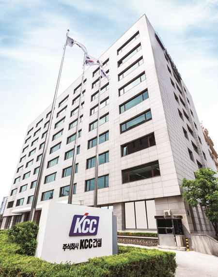 지난해 영업손실이 발생한 KCC건설이 7년 만에 적자 전환됐다.  / KCC건설