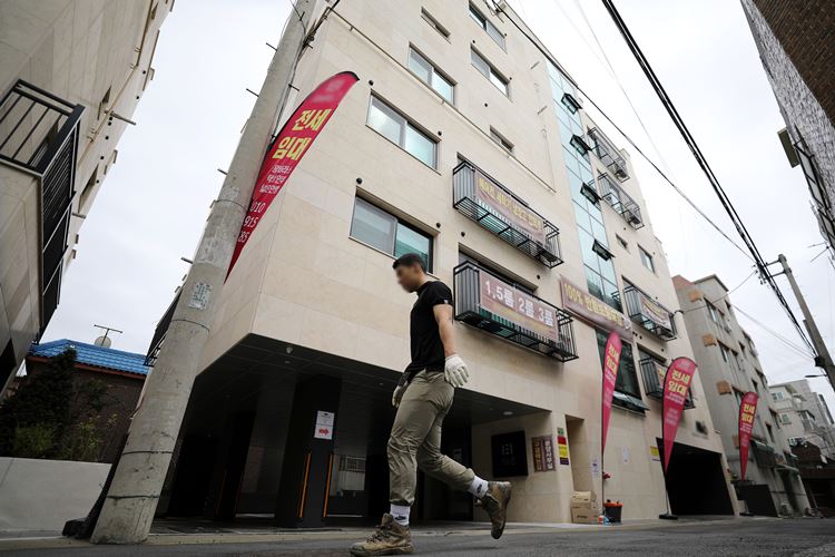 올해 서울 빌라 전세 거래 중 34%가 역전세에 해당한다는 조사결과가 나왔다. / 뉴시스