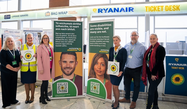 아일랜드 항공사인 Ryanair는 2022년 10월 Hidden Disabilities Sunflower 네트워크에 가입해 해바라기 캠페인에 동참하고 있다./ Ryanair