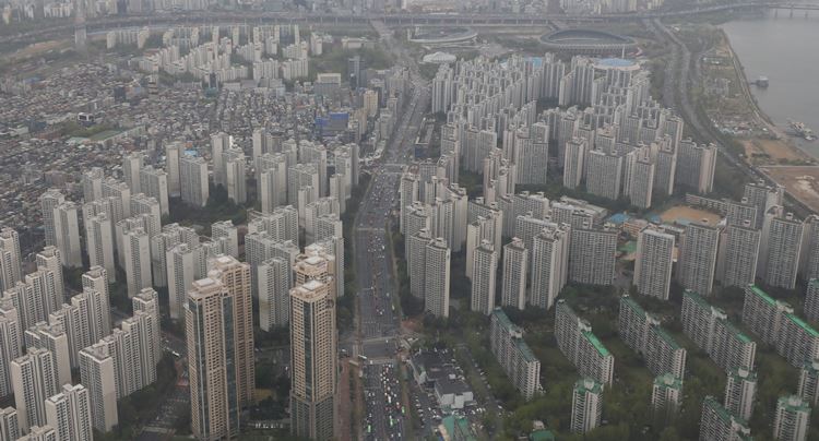 서울 아파트 매매가격이 5월 첫주 이후 8주 연속 보합권을 유지 중인 것으로 나타났다. / 뉴시스