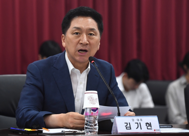 김기현 국민의힘 대표가 7일 오후 서울 마포구 서울경찰청 강력범죄수사대에서 열린 '해결사! 김기현이 간다-강력범죄대책 마련 현장방문'에서 발언을 하고 있다. / 뉴시스