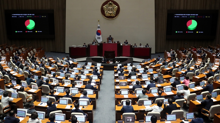 지난 24일 오후 서울 여의도 국회 본회의장에서 열린 제409회 국회(임시회) 제1차 본회의에서 제409회 국회(임시회) 회기결정의 건에 대한 수정안이 통과되고 있다. / 뉴시스