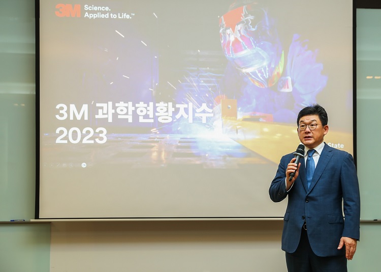 이정한 한국3M 대표이사(사장)가 지난 15일 프레스데이에서 3M 과학현황지수 2023에 대해 설명하고 있다. / 한국3M