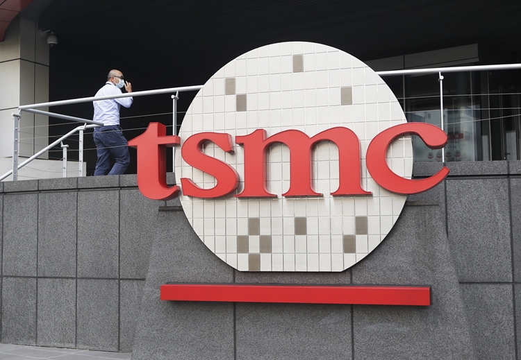 지난 15일 외신 보도에 따르면 대만의 ‘TSMC’는 시설투자 장비 납품을 연기한 것으로 알려졌다. 업계에서는 TSMC의 투자 감축이 반도체 업황 회복이 예상보다 느리기 때문인 것으로 보고 있다. / 뉴시스