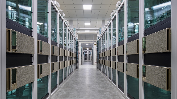 국내 슈퍼컴퓨터 중 가장 높은 순위를 차지한 것은 네이버의 ‘세종(Sejong)’이다. 사진은 네이버 데이터센터 '각 세종'에 구축된 슈퍼컴퓨터 '세종'의 서버실 모습./ 네이버