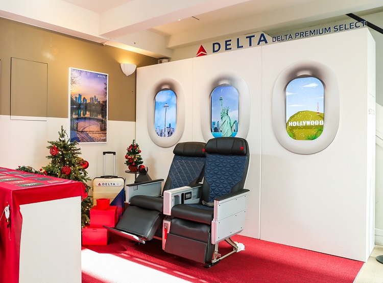델타항공 크리스마스 팝업에서는 델타항공의 델타 프리미엄 셀렉트 좌석을 체험해볼 수 있으며, 기간 한정 특별 메뉴를 판매한다. / 델타항공