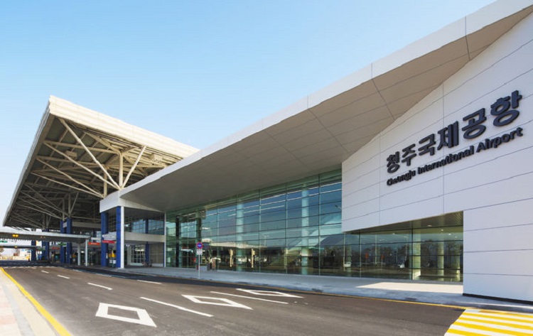 에어로케이의 허브 공항인 청주국제공항은 지난해 이용객이 코로나19 이전인 2019년 이용객 수를 넘어섰다. / 청주국제공항