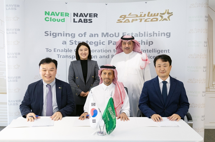 ‘팀 네이버’는 사우디아라비아 대중교통공사인 ‘SAPTCO(Saudi Public Transport Company)’와 지능형 교통 시스템 구축을 위한 업무협약을 체결했다고 7일 밝혔다./ 네이버
